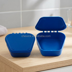 Étui à prothèses dentaires en plastique PP bleu délicat, forme trapézoïdale, robuste, avec fermeture à clip, dimensions 100x82.5x40mm, usage polyvalent - Product Image 3