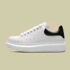 Baskets de skate à plateforme blanches pour femmes, de haute qualité, à talon épais, style sportif décontracté, nouvelle collection 2026 - Product Image 1