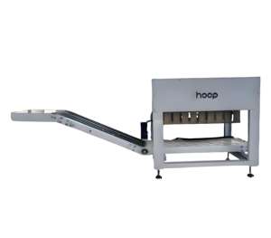 Empileur de linge de lit industriel, généralement connecté avec une plieuse/plieuse - Product Image 1