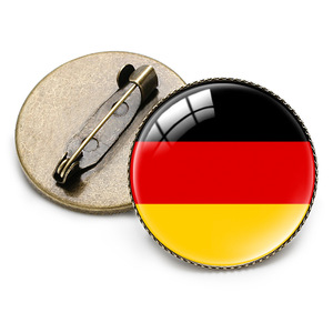 Broche rétro drapeau allemand, épinglette, broche pays du monde, cadeau fantaisie, souvenir pour voyageurs et amoureux, cadeau pour les fans de clubs de football, personnalisable - Product Image 1