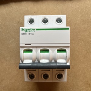 IC60H 10 10kA 10A Interruptor Automático Tripolar MCB <span class=keywords><strong>B10</strong></span> Trifásico - Product Image 1