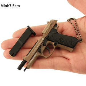 Porte-clés pistolet en alliage, <span class=keywords><strong>prix</strong></span> d'usine, métal, 7,5 cm, <span class=keywords><strong>Beretta</strong></span>, échelle 1:3, mini pendentif détachable et assemblable, jouet décoratif - Product Image 6
