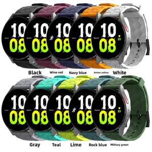 Correa de reloj de silicona de color sólido con diseño de fútbol, ​​20mm22mm, Compatible con <span class=keywords><strong>Samsung</strong></span> Galaxy Watch6/5/<span class=keywords><strong>4</strong></span>, correa de la serie Huawei <span class=keywords><strong>Watch</strong></span> GT - Product Image 3