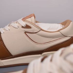 Los zapatos planos de piel de lujo ligero del diseñador son adecuados tanto para hombres como para mujeres como calzado para caminar y deportivo, cálidos y antideslizantes. - Product Image 4