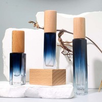 5ML 10ML verre recyclable col à vis ambre bleu dégradé couleur carré sous voyage parfum vaporisateur avec bouchon en bois