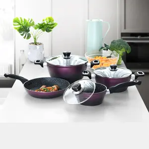 流行和高品质7件锻造铝炊具在带有大理石涂层的主体上设置紫色渐变色
