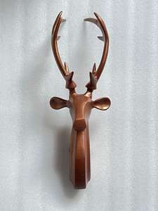 Figuras de renos de aluminio elegantes y minimalistas para decoración navideña moderna del hogar e interiores con estilo - Product Image 4