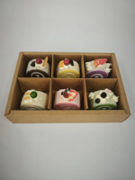 Dossiers en papier kraft jetables couleur personnalisée avec couvercle transparent en PET, design pliable pour l'emballage de rouleaux alimentaires et de desserts