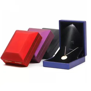 工厂直接供应定制珠宝包装盒标志led照明首饰礼品盒