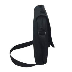 Sac bandoulière messager personnalisé pour homme avec logo, poche téléphone résistante à l'eau, design croisé – Vente en gros - Product Image 5