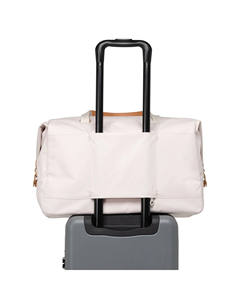 Sac de sport et de voyage personnalisé en polyester recyclé durable, imperméable, à porter à la main, décontracté et résistant, 40-55L - Product Image 4