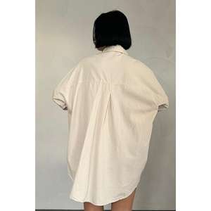 Camisa Sencilla Beige de Popelina con Botones para Mujer, Blusa Oversize de Uso Diario, Manga Corta, Ajuste Holgado, Top Casual - Product Image 1