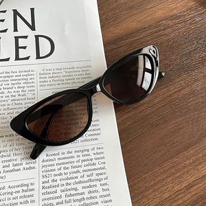 Lunettes de soleil rétro triangulaires pour femmes, style haut de gamme, monture noire, protection solaire, lunettes de soleil pour la photographie. - Product Image 5