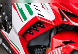Moto sportive MV Agusta <span class=keywords><strong>F3</strong></span> <span class=keywords><strong>800</strong></span> RC 2025 PRÊTE À LA VENTE – PROMO SPÉCIALE - Product Image 4