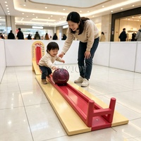 Machine de jeu de bowling interactive commerciale portable à taille réglable avec piste incurvée pour défi de bowling à rouleaux de carnaval