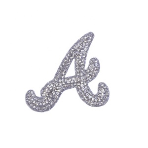 Muestra gratis sombreros y bolsos accesorios de bricolaje insignia de diamante Hotfix hierro en letra A logo parche de apliques de diamantes de imitación - Product Image 5