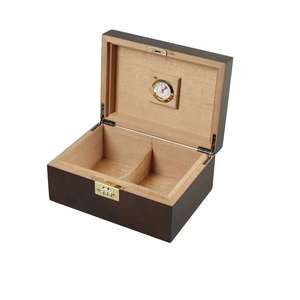 Boîte à cigares de voyage en bois laqué sur mesure de luxe DS, fabriquée à la main, avec serrure à code et logo gravé au laser - Product Image 3