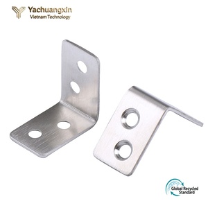 Passe-câble plat noir en nylon de 20 mm avec protection pour tuyau rond à clipser - Product Image 3