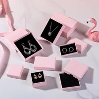 Boîte à bijoux élégante rose personnalisable avec couvercle et base pour boucles d'oreilles, bagues et épingles