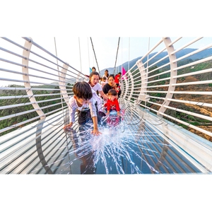 Pont suspendu en verre pour paysage de montagne, grand parc d'aventure en plein air, divertissement, personnalisé pour les sites commerciaux - Product Image 1