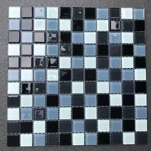 Großhandel in China vorrätig unregelmäßig 4 mm weiß gemischt schwarz kristall glas mosaik