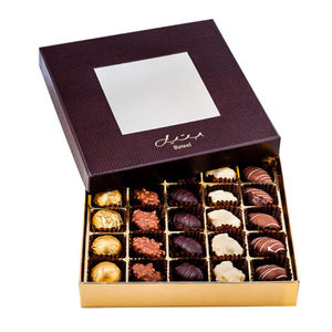 Caja de Regalo Cuadrada Negra Personalizada para Chocolates, con Bandeja Divisora de Alta Gama, Forro de Esponja, Laminación Mate, Recubrimiento UV, Lazo de Cinta Dorada - Product Image 4