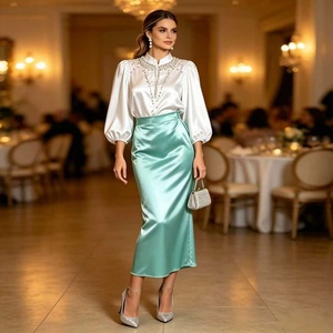 Jupe midi élégante en satin vert menthe — Jupe trapèze soyeuse taille haute pour occasions modestes et spéciales - Product Image 2