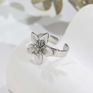 แหวนสแตนเลสสตีลรูปดอกไม้ 3 มิติ ประดับเพชรซิร์คอน ดีไซน์หรูหรา โรแมนติก เหมาะสำหรับงานแต่งงาน งานหมั้น และสวมใส่ในชีวิตประจำวัน - Product Image 4