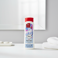 Lait corporel hydratant nourrissant à la formule de soin longue durée 3 en 1 400 ml, douceur, vitamine E précieuse, 5% d'urée