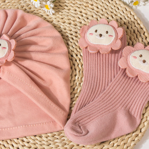 Set 2 Potong Topi Bayi Baru Musim Gugur dan Musim Dingin Topi Bayi Berbahan Plush dengan Visor dan Kaos Kaki Panjang untuk Balita - Product Image 2