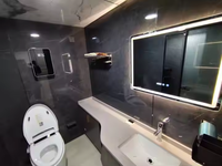 Cabines modernes et élégantes Mini-maison capsule préfabriquée Chambre à coucher avec balcon Maisons en conteneur