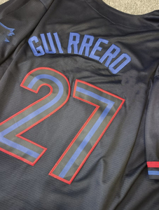Maillot de baseball style City Connect des Blue <span class=keywords><strong>Jays</strong></span> de Toronto 2025 # 27 Hauts de supporter personnalisés pour homme, brodés, avec motif dégradé Skyline, pour le jour du match - Product Image 2