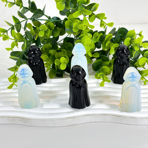 Vendita calda naturale intagliato a mano artigianato di cristallo fantasma pietra di guarigione nera ossidiana opalite fantasma con mantello cappotto per la decorazione - Product Image 2