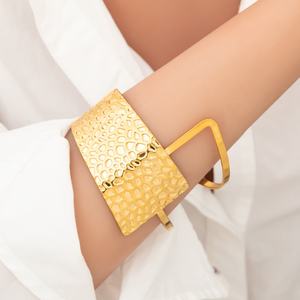 Minimalist <b>Charm</b> Bracelet for Women Niche Design Open Mouth Hand Jewelry 18k Gold Stainless Steel Material - Product Image 1