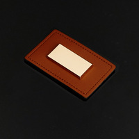 Étiquettes en cuir PU personnalisées JinYi Hardware Factory avec logo de marque et étiquettes métalliques en relief pour vêtements, accessoires de chapeaux et jeans