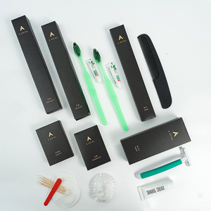 Kit d'équipements pour hôtels en gros Ensemble de fournitures multi-pièces avec logo personnalisé Matériaux écologiques pour le <span class=keywords><strong>confort</strong></span> des clients - Product Image 1