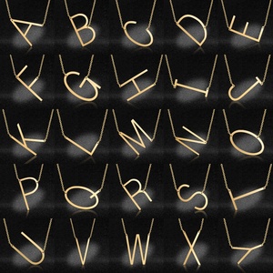 À la mode 26 lettre titane acier collier pour femmes Style européen américain prénom pendentif en acier inoxydable à la mode - Product Image 2