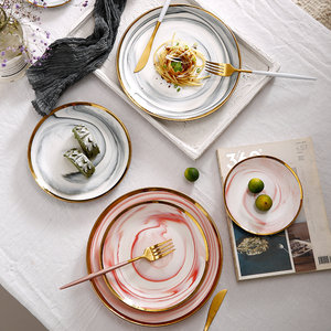 Nouveauté 2024 : Grandes assiettes rondes en céramique marbrée avec bord doré pour gâteaux, salades et desserts – Services de table en porcelaine - Product Image 1