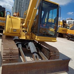 Excavadora sobre orugas hidráulica Komatsu PC60 usada con componentes de engranajes y bombas Opciones multimodelo en stock - Product Image 3