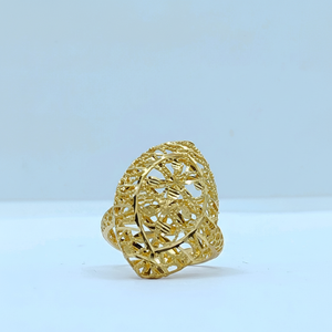 Elegante Anillo de Filigrana de Oro Amarillo de 22K para Mujer con un Intrincado Diseño Floral de Malla y Detalle Recortado - Product Image 3