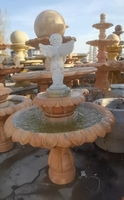 Sculpture de jardin antique en pierre de marbre de calcaire naturel, fontaine d'eau de style Renaissance, statue de garçon qui fait pipi, élégante