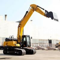 Excavadora de cadenas SY215C de 21500 kg con certificación CE, cucharón de 0.93 m³, motor importado y bomba hidráulica.