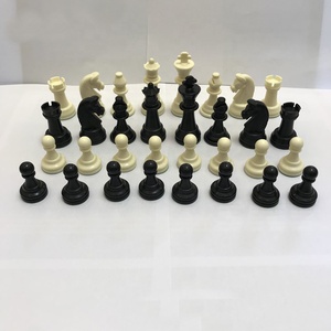 Jeu d'échecs portable pliable de tournoi en plastique avec pièces feutrées, hauteur du roi de 6,5 cm (2,5 pouces), sans aimant - Product Image 3