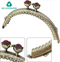 Cadre de sac à main en métal Vintage Bag Kiss Clasp Lock, Retro Style Arch Frame Coin Purse Hardware avec Lotus Beads Embossed
