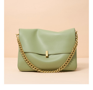 Sac fourre-tout pour femmes au design tendance, sac à bandoulière en cuir avec chaîne, grande capacité, sac à main rétro souple pour femmes - Product Image 6