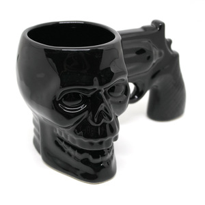 Độc Đáo Sáng Tạo Skull Shaped Ceramic <span class=keywords><strong>Mug</strong></span>, Giải Trí Hiện Đại Bar 3D <span class=keywords><strong>Mug</strong></span>, Bia <span class=keywords><strong>Mug</strong></span> Đen Với <span class=keywords><strong>Gun</strong></span> Handles - Product Image 2