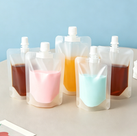 Pochettes souples transparentes imprimées de qualité alimentaire à faible MOQ pour boissons liquides, lait, bière, café, avec bec verseur