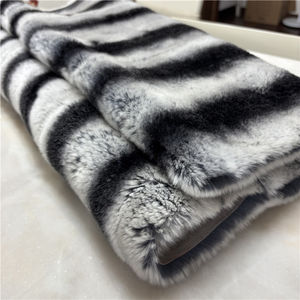 Alfombra Personalizada de Piel de Conejo y Zorro - Product Image 2