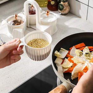 Hot Sale Herb Tools Kitchen Household Seasoning Box 4 in 1 Spice Portable Seasoning Box Salt Sugar Seasoning Box with Spoons