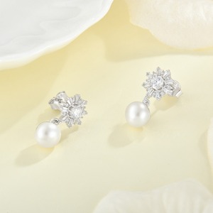 Orecchini in Argento Sterling 925 con Zirconia Cubica e Perla a Forma <span class=keywords><strong>di</strong></span> Sole, Gioielli <span class=keywords><strong>di</strong></span> Moda all'Ingrosso <span class=keywords><strong>per</strong></span> Donne, Feste e Matrimoni - Product Image 3